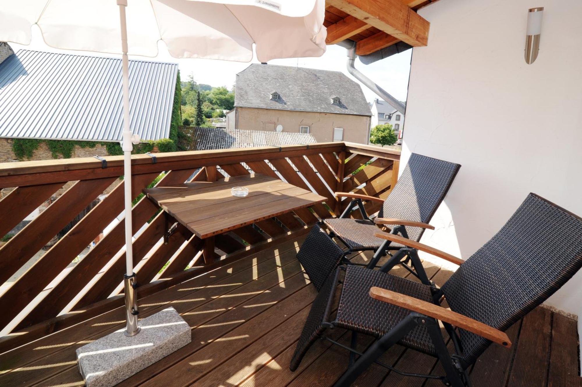 Weingut U. Gaestehaus Becker Platten Exterior photo